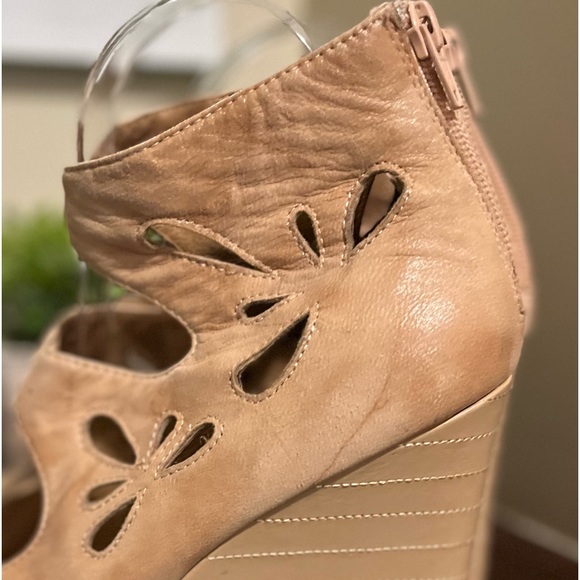 MIZ MOOZ Taupe Leather Tino Cutout Wedge Size 10 - Picture 15 of 16